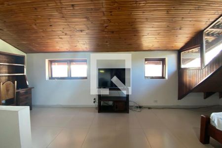 Casa à venda com 260m², 3 quartos e 4 vagas Casa à venda com 260m², 3 quartos e 4 vagassótão