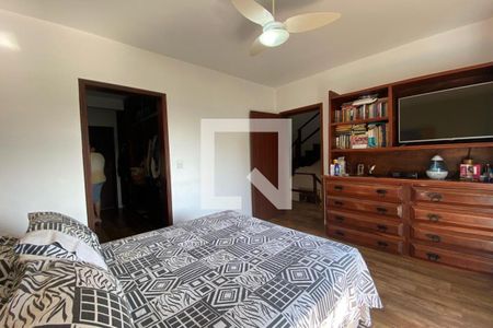 Casa à venda com 260m², 3 quartos e 4 vagas Casa à venda com 260m², 3 quartos e 4 vagasSuíte