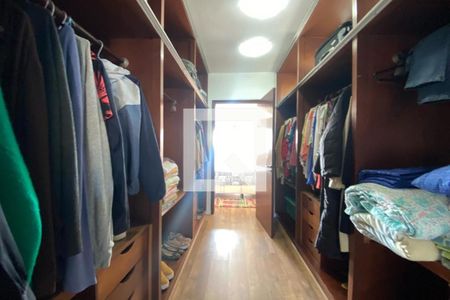 Casa à venda com 260m², 3 quartos e 4 vagas Casa à venda com 260m², 3 quartos e 4 vagasCloset da suíte