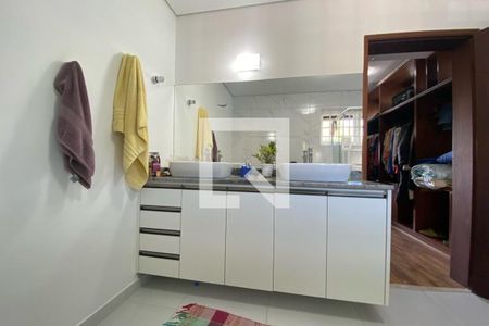 Casa à venda com 260m², 3 quartos e 4 vagas Casa à venda com 260m², 3 quartos e 4 vagasBanheiro da Suíte