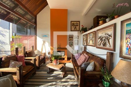 Casa à venda com 260m², 3 quartos e 4 vagas Casa à venda com 260m², 3 quartos e 4 vagasSala