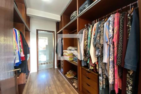 Casa à venda com 260m², 3 quartos e 4 vagas Casa à venda com 260m², 3 quartos e 4 vagasCloset da suíte