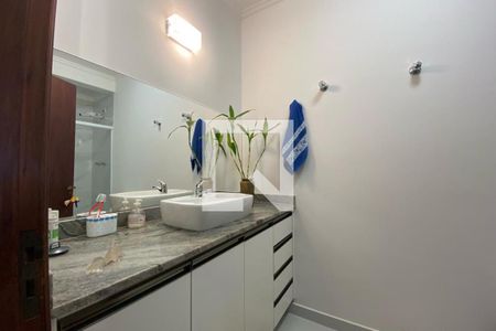 Casa à venda com 260m², 3 quartos e 4 vagas Casa à venda com 260m², 3 quartos e 4 vagasBanheiro da Suíte