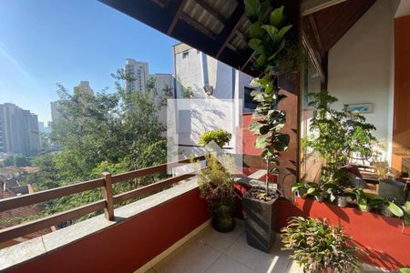 Casa à venda com 260m², 3 quartos e 4 vagas Casa à venda com 260m², 3 quartos e 4 vagasvaranda