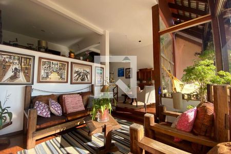 Casa à venda com 260m², 3 quartos e 4 vagas Casa à venda com 260m², 3 quartos e 4 vagasSala