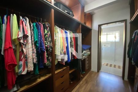 Casa à venda com 260m², 3 quartos e 4 vagas Casa à venda com 260m², 3 quartos e 4 vagasCloset da suíte