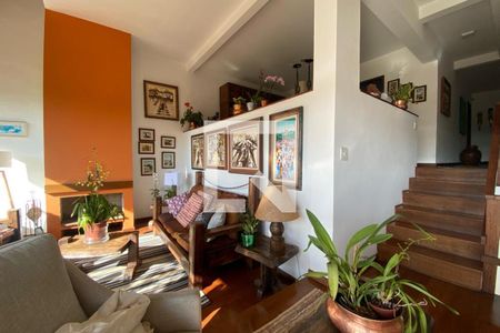 Casa à venda com 260m², 3 quartos e 4 vagas Casa à venda com 260m², 3 quartos e 4 vagasSala