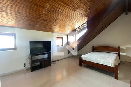 Casa à venda com 260m², 3 quartos e 4 vagas Casa à venda com 260m², 3 quartos e 4 vagassótão