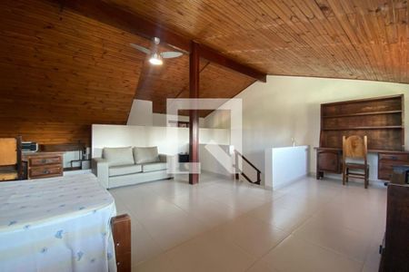 Casa à venda com 260m², 3 quartos e 4 vagas Casa à venda com 260m², 3 quartos e 4 vagassótão