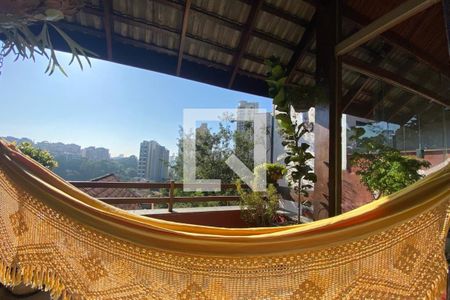 Casa à venda com 260m², 3 quartos e 4 vagas Casa à venda com 260m², 3 quartos e 4 vagasvaranda