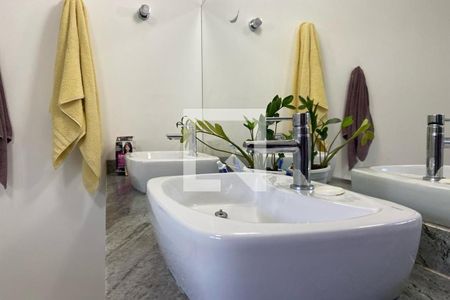 Casa à venda com 260m², 3 quartos e 4 vagas Casa à venda com 260m², 3 quartos e 4 vagasBanheiro da Suíte