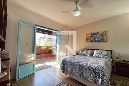 Casa à venda com 260m², 3 quartos e 4 vagas Casa à venda com 260m², 3 quartos e 4 vagasSuíte