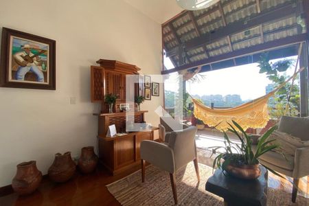 Sala de casa à venda com 3 quartos, 260m² em Paraíso do Morumbi, São Paulo