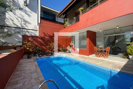 Casa à venda com 260m², 3 quartos e 4 vagas Casa à venda com 260m², 3 quartos e 4 vagasPiscina