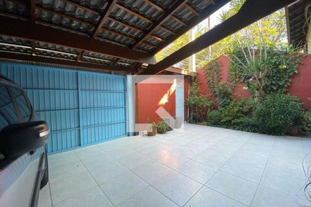 Casa à venda com 260m², 3 quartos e 4 vagas Casa à venda com 260m², 3 quartos e 4 vagasGaragem