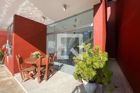 Casa à venda com 260m², 3 quartos e 4 vagas Casa à venda com 260m², 3 quartos e 4 vagasÁrea Externa