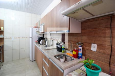 Cozinha de casa de condomínio à venda com 2 quartos, 60m² em Estância Velha, Canoas