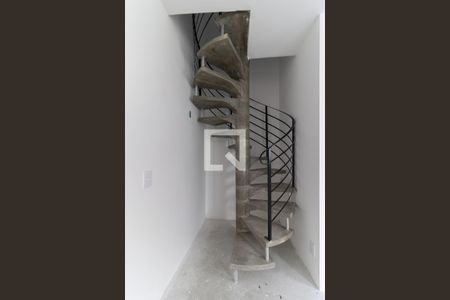 Apartamento à venda com 99m², 1 quarto e 1 vagaEscada