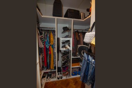 Apartamento à venda com 300m², 3 quartos e 1 vagaCloset