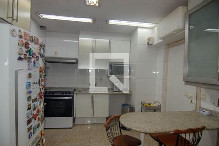 Apartamento à venda com 300m², 3 quartos e 1 vagaCozinha
