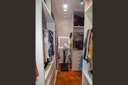 Apartamento à venda com 300m², 3 quartos e 1 vagaCloset