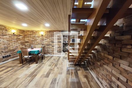 Casa à venda com 260m², 2 quartos e 3 vagasAdega