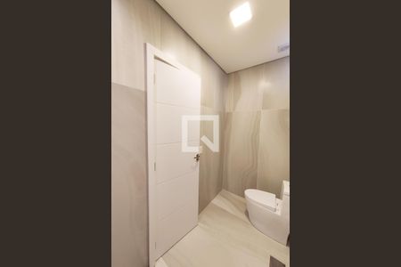 Casa à venda com 260m², 2 quartos e 3 vagasBanheiro da Suíte 2