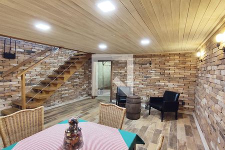 Casa à venda com 260m², 2 quartos e 3 vagasAdega