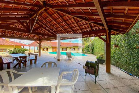 Casa à venda com 190m², 3 quartos e 3 vagas Casa à venda com 190m², 3 quartos e 3 vagasQuiosque e Piscina