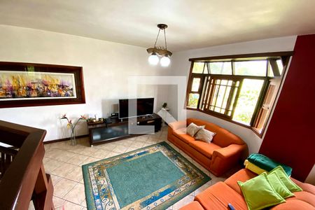 Sala de casa à venda com 3 quartos, 190m² em Rondônia, Novo Hamburgo