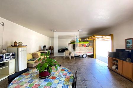 Casa à venda com 190m², 3 quartos e 3 vagas Casa à venda com 190m², 3 quartos e 3 vagasGaragem