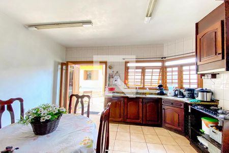 Casa à venda com 190m², 3 quartos e 3 vagas Casa à venda com 190m², 3 quartos e 3 vagasCozinha