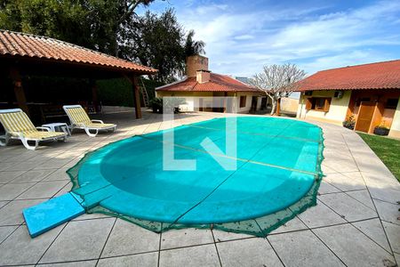 Casa à venda com 190m², 3 quartos e 3 vagas Casa à venda com 190m², 3 quartos e 3 vagasPiscina