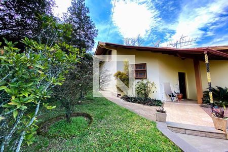 Casa à venda com 190m², 3 quartos e 3 vagas Casa à venda com 190m², 3 quartos e 3 vagasFachada