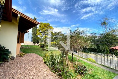 Casa à venda com 190m², 3 quartos e 3 vagas Casa à venda com 190m², 3 quartos e 3 vagasJardim