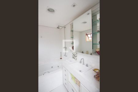 Casa de condomínio à venda com 278m², 4 quartos e 3 vagasBanheiro Suíte 4