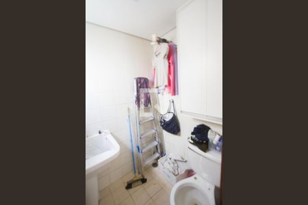 Casa de condomínio à venda com 278m², 4 quartos e 3 vagasBanheiro de Serviço