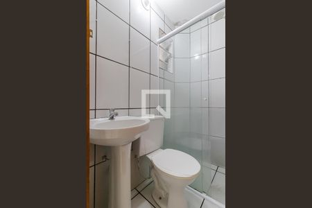 Banheiro de casa para alugar com 1 quarto, 20m² em Vila Brasilina, São Paulo