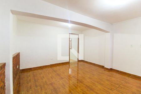 Sala de casa para alugar com 2 quartos, 80m² em Vila Carmosina, São Paulo