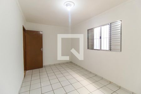 Quarto 1 de casa para alugar com 2 quartos, 80m² em Vila Carmosina, São Paulo