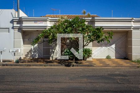 Casa para alugar com 172m², 3 quartos e 3 vagasFachada