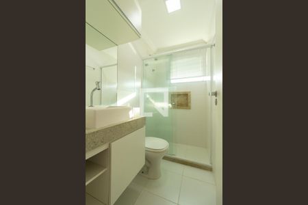 Apartamento à venda com 105m², 3 quartos e 2 vagas Apartamento à venda com 105m², 3 quartos e 2 vagasBanheiro da Suíte