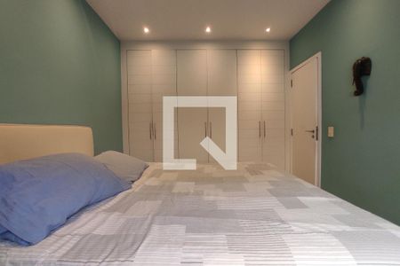 Apartamento à venda com 130m², 3 quartos e 1 vaga Apartamento à venda com 130m², 3 quartos e 1 vagaSuíte