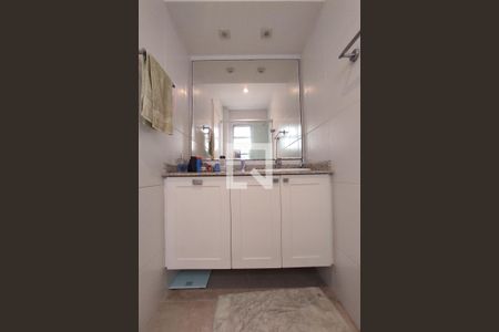 Apartamento à venda com 130m², 3 quartos e 1 vaga Apartamento à venda com 130m², 3 quartos e 1 vagaBanheiro da Suíte
