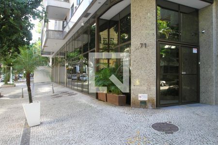 Apartamento à venda com 60m², 2 quartos e 1 vaga Apartamento à venda com 60m², 2 quartos e 1 vagaFachada e portaria