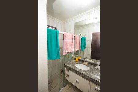 Casa à venda com 204m², 3 quartos e 2 vagas Casa à venda com 204m², 3 quartos e 2 vagasBanheiro