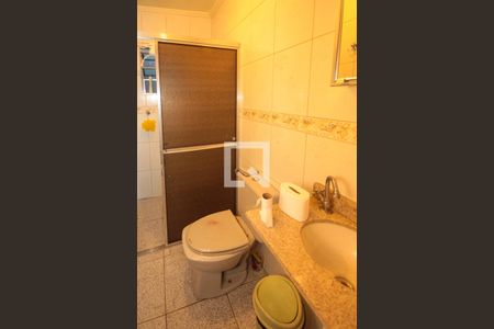 Casa à venda com 204m², 3 quartos e 2 vagas Casa à venda com 204m², 3 quartos e 2 vagasBanheiro