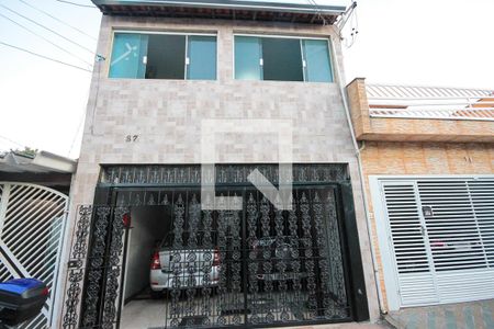 Casa à venda com 204m², 3 quartos e 2 vagas Casa à venda com 204m², 3 quartos e 2 vagasFachada