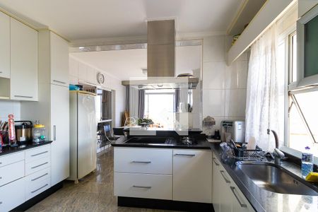 Apartamento à venda com 213m², 4 quartos e 3 vagas Apartamento à venda com 213m², 4 quartos e 3 vagasCozinha