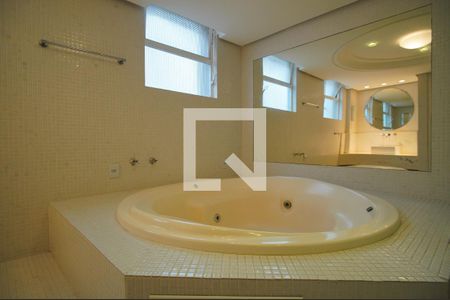 Apartamento à venda com 214m², 3 quartos e 1 vagaBanheiro Corredor-Banheira 